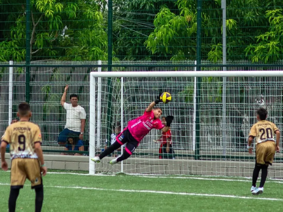 ‘Talentos Cartageneros’ y ‘Los Cracks’ dominan fase previa a la final de Copa de Oro de Cartagena Cup