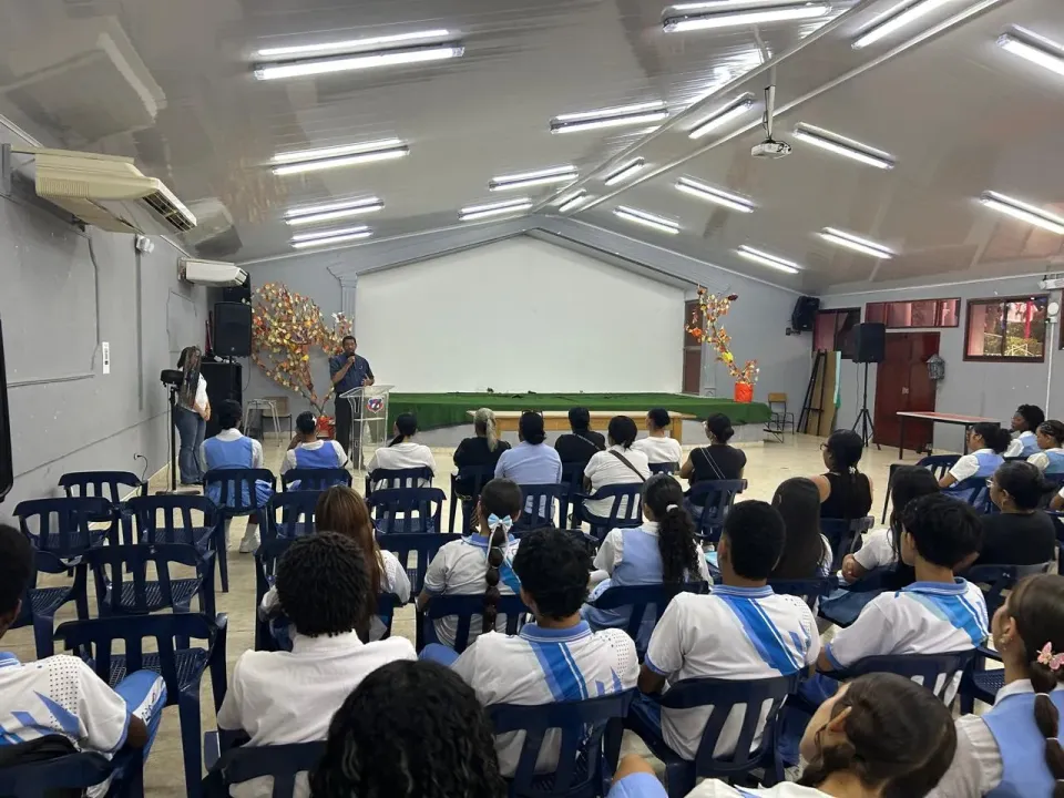 Sentido homenaje rindió IE Soledad Acosta de Samper a estudiante fallecido