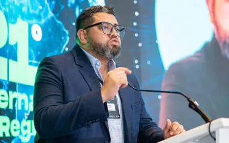 CRC advierte riesgos para la competencia por integración de COMCEL y Azteca