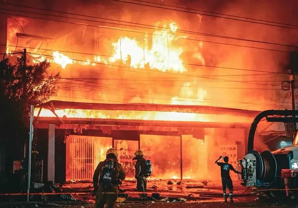 Millonarias pérdidas provocó incendio en El Gigante del Hogar