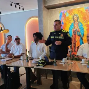 Comandante de Policía fortalece diálogo con lideres comunales de Cartagena