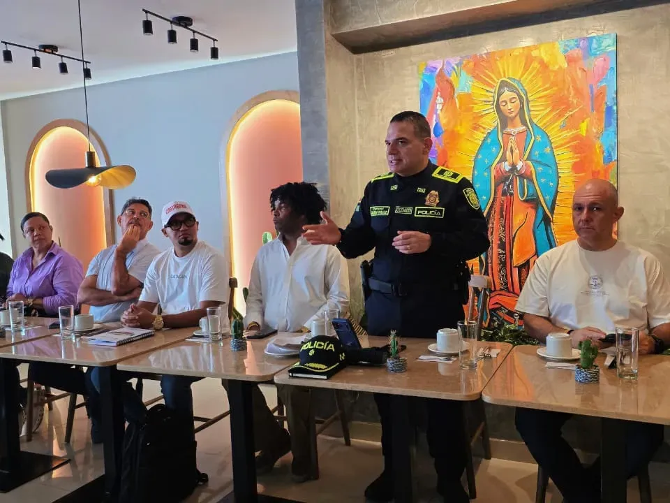 Comandante de Policía fortalece diálogo con lideres comunales de Cartagena
