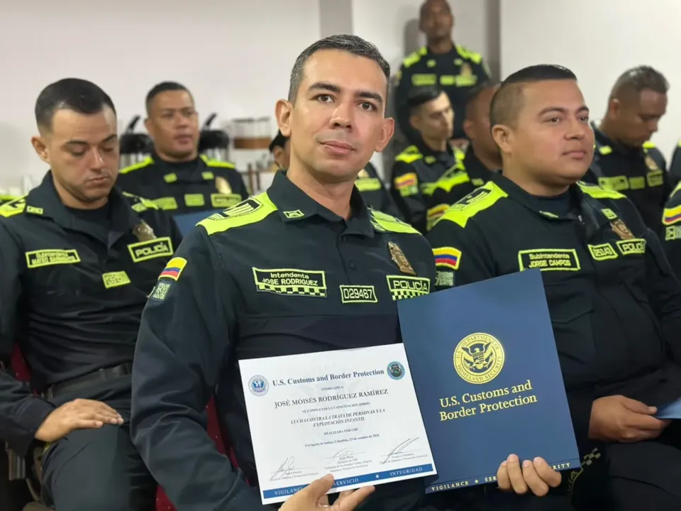 EE.UU. capacita a Policía y Migración para prevenir explotación sexual de menores en Cartagena