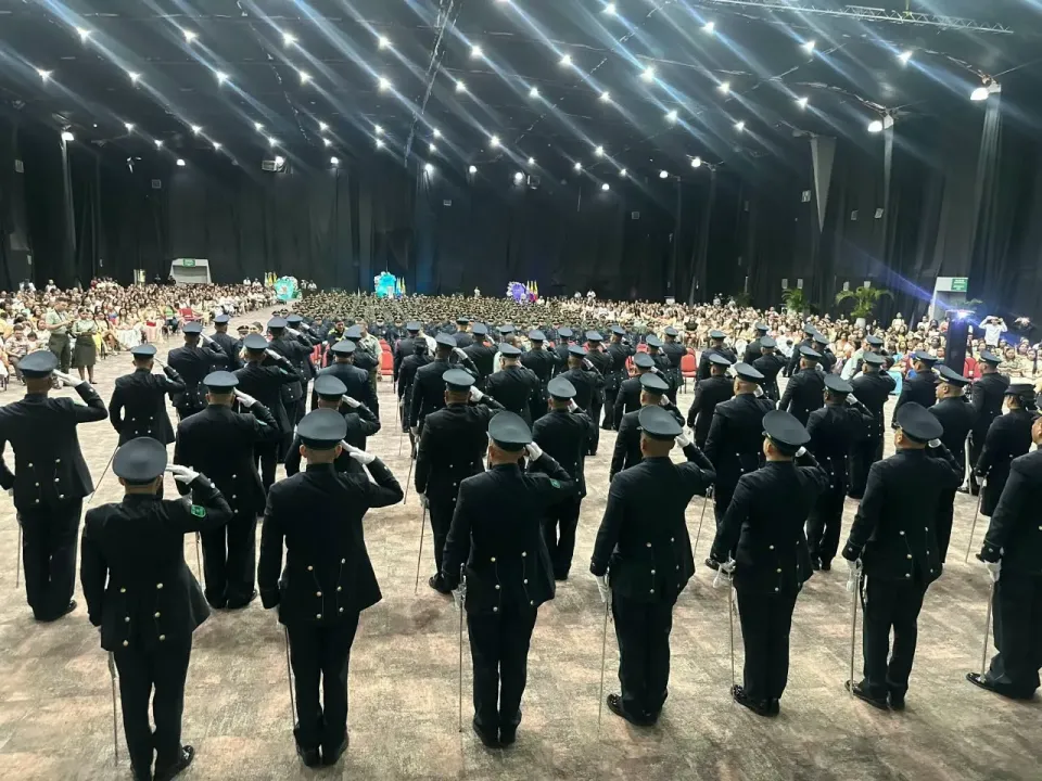 El día en que 155 policías de Bolívar vieron florecer sus años de sacrificio